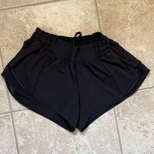 Lululemon  Hotty Hot 2.5” Low Rise Size 4